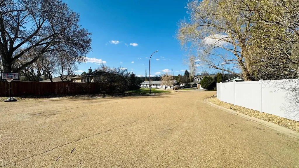 1133 300 Newcastle Place Drumheller AB T0J 0Y2