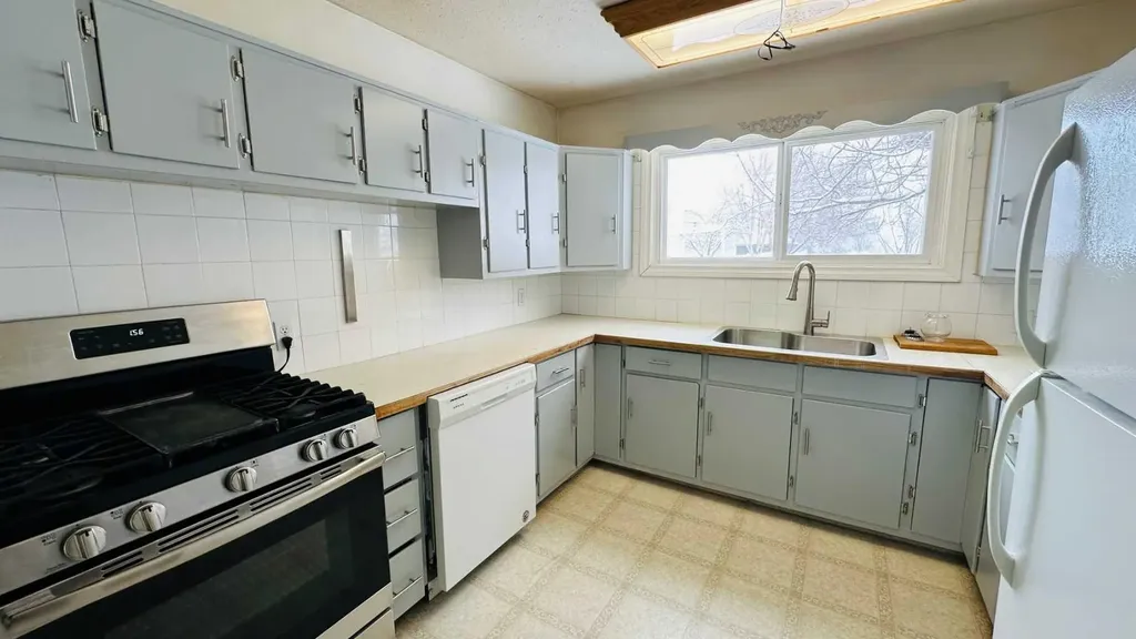 1133 300 Newcastle Place Drumheller AB T0J 0Y2
