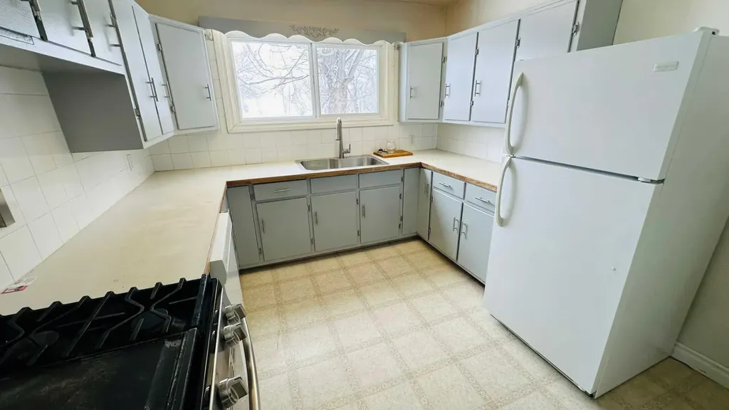 1133 300 Newcastle Place Drumheller AB T0J 0Y2