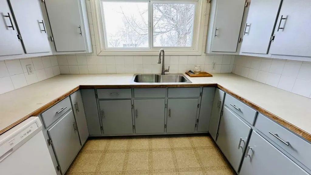 1133 300 Newcastle Place Drumheller AB T0J 0Y2