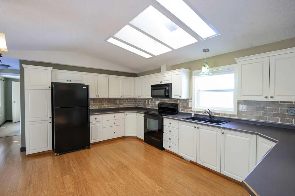 4915 Doncaster Avenue Red Deer AB T4R 2Z8