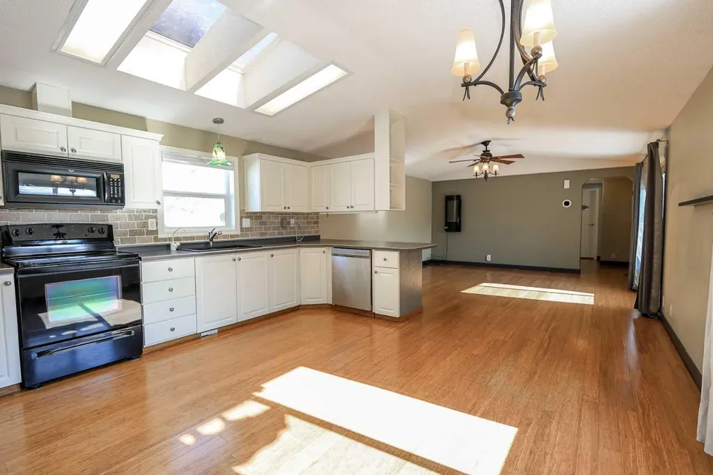4915 Doncaster Avenue Red Deer AB T4R 2Z8