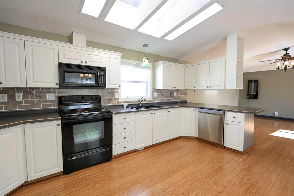 4915 Doncaster Avenue Red Deer AB T4R 2Z8