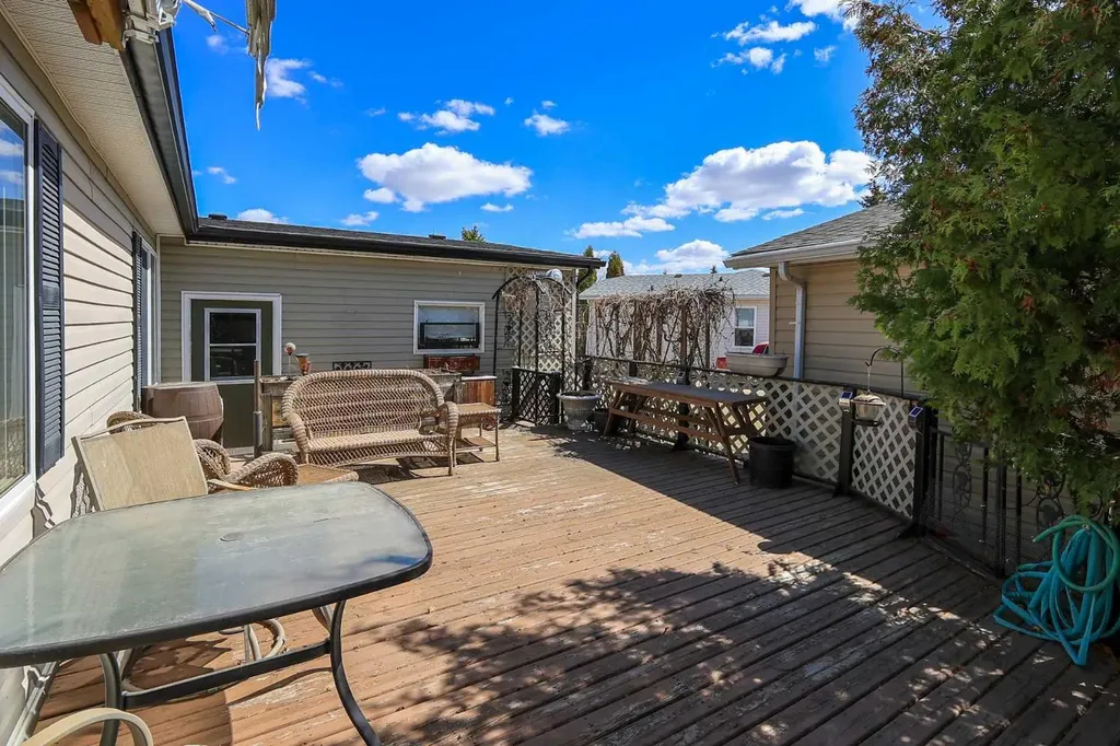 4915 Doncaster Avenue Red Deer AB T4R 2Z8