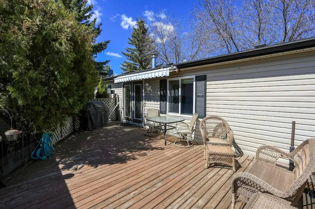 4915 Doncaster Avenue Red Deer AB T4R 2Z8