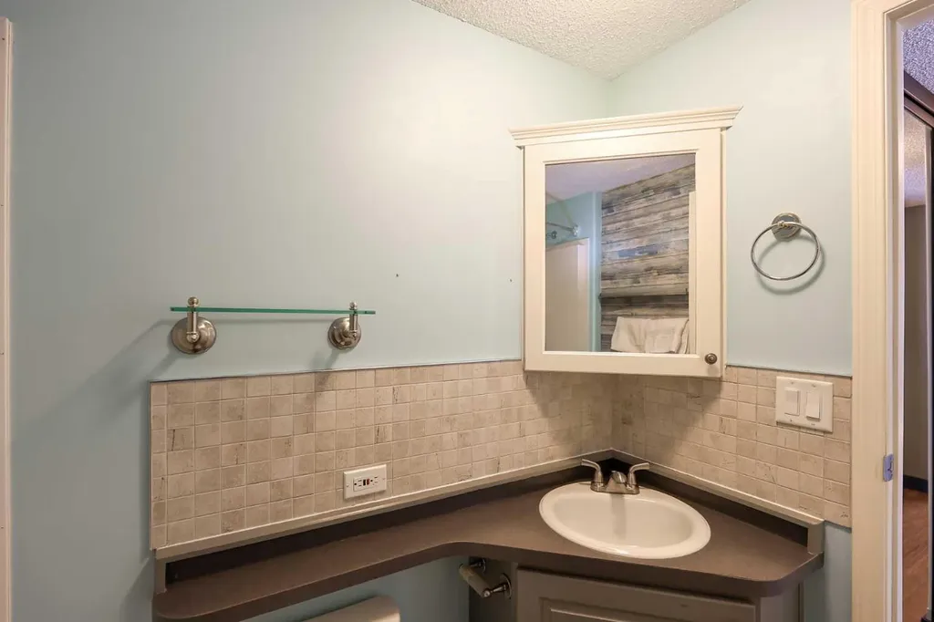4915 Doncaster Avenue Red Deer AB T4R 2Z8