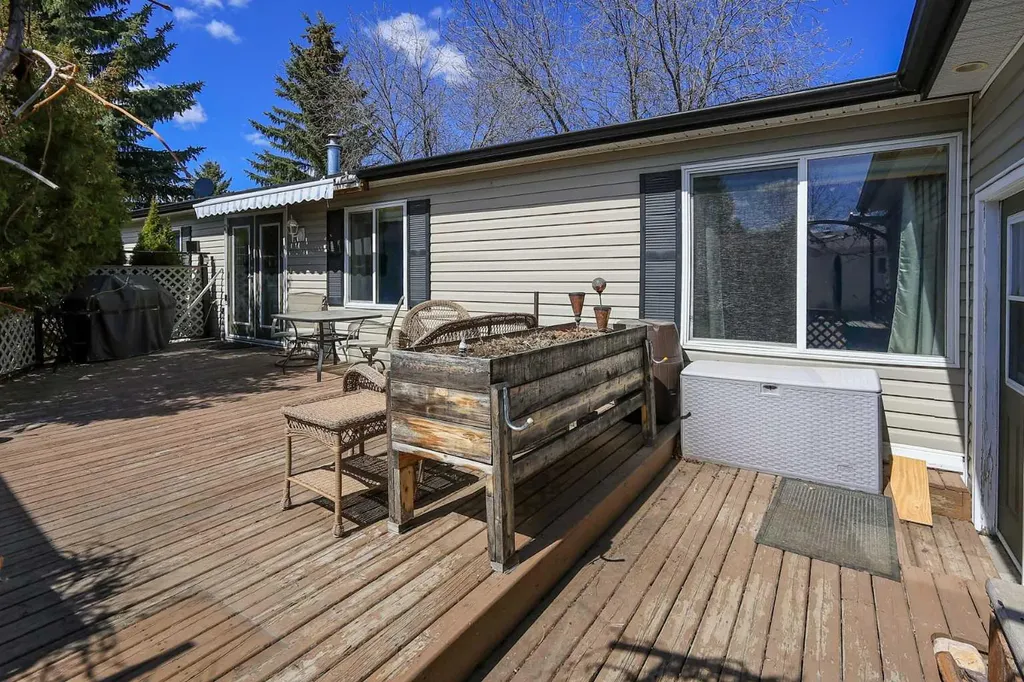 4915 Doncaster Avenue Red Deer AB T4R 2Z8
