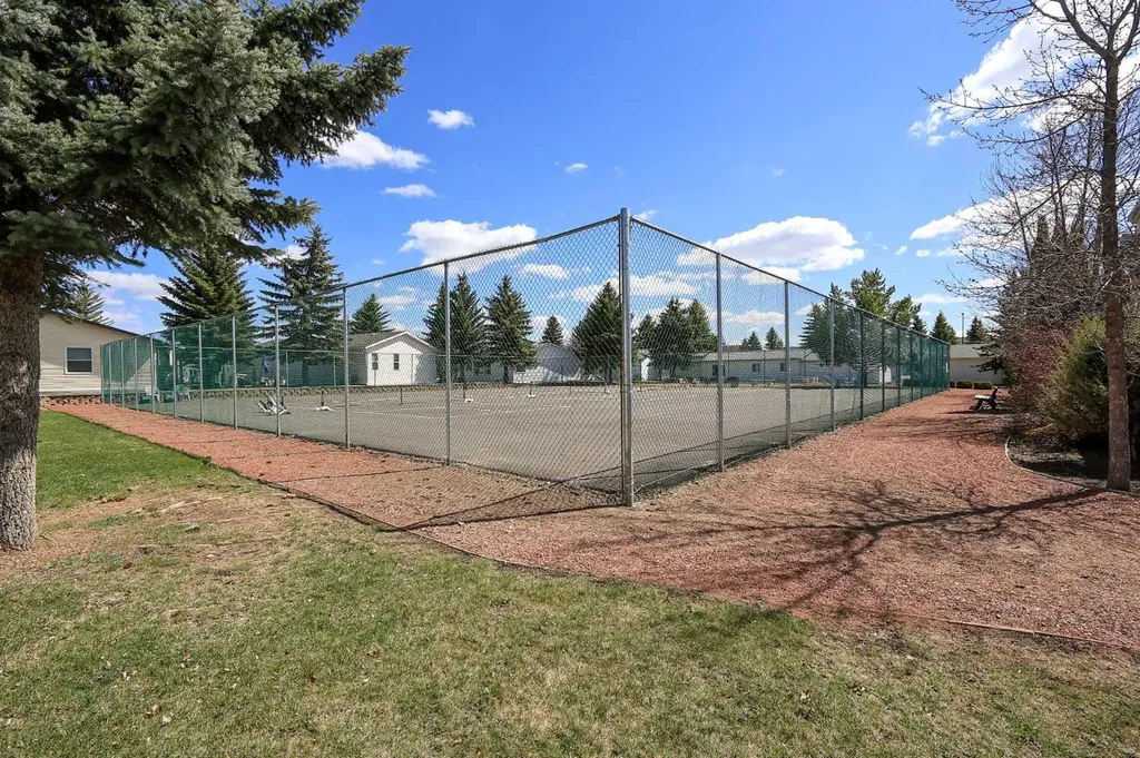 4915 Doncaster Avenue Red Deer AB T4R 2Z8