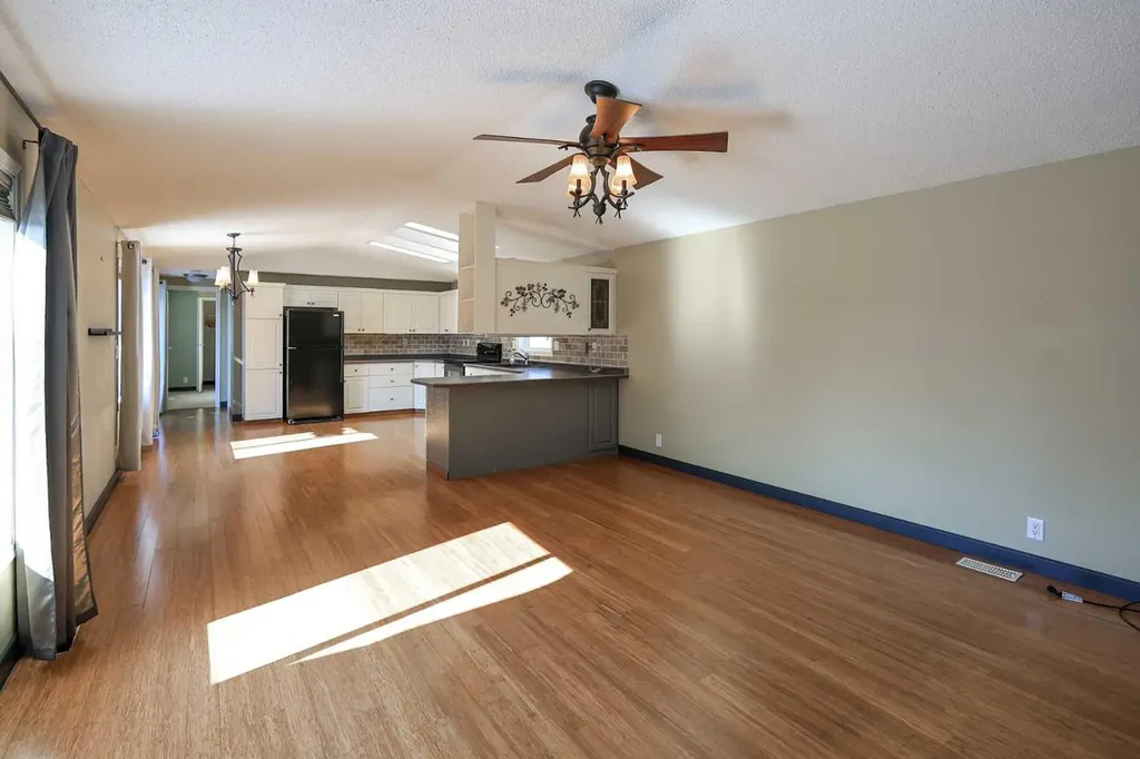 4915 Doncaster Avenue Red Deer AB T4R 2Z8