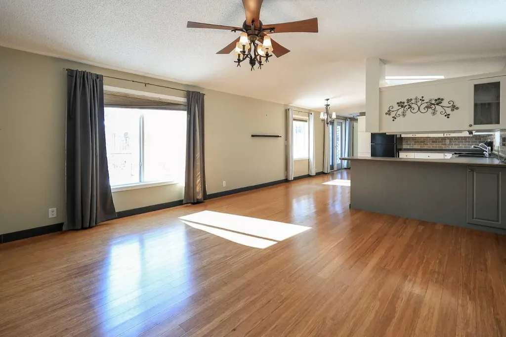 4915 Doncaster Avenue Red Deer AB T4R 2Z8