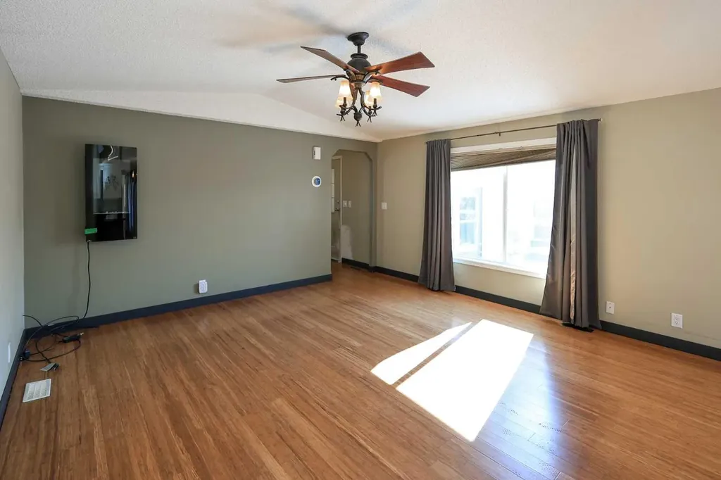 4915 Doncaster Avenue Red Deer AB T4R 2Z8