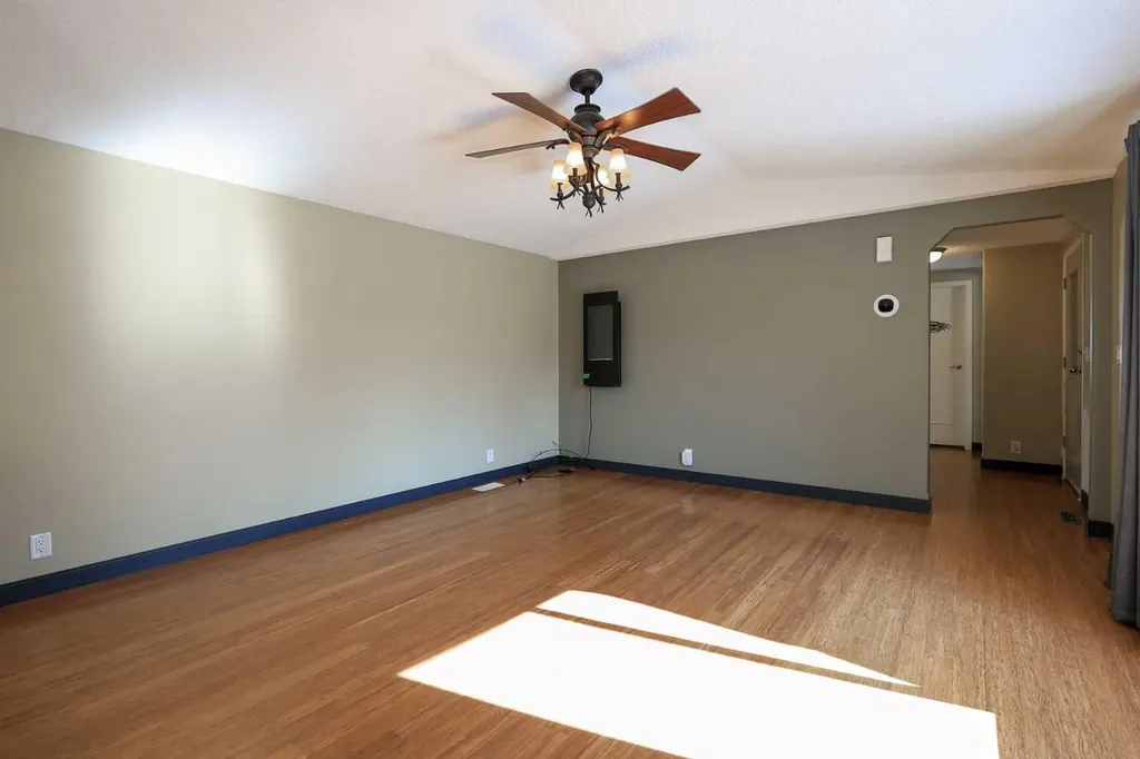 4915 Doncaster Avenue Red Deer AB T4R 2Z8