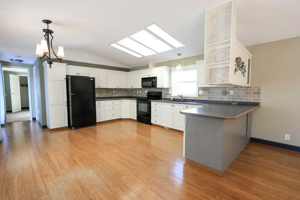 4915 Doncaster Avenue Red Deer AB T4R 2Z8