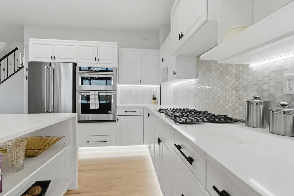 146 Springbluff Heights SW Calgary AB T3H 5B7