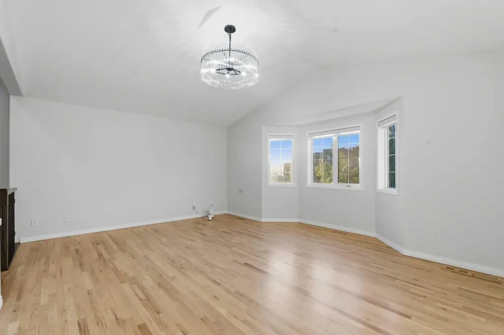 146 Springbluff Heights SW Calgary AB T3H 5B7