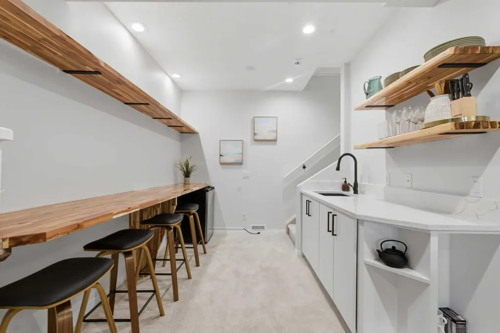 146 Springbluff Heights SW Calgary AB T3H 5B7