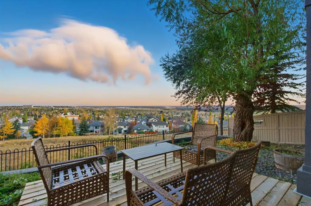 146 Springbluff Heights SW Calgary AB T3H 5B7