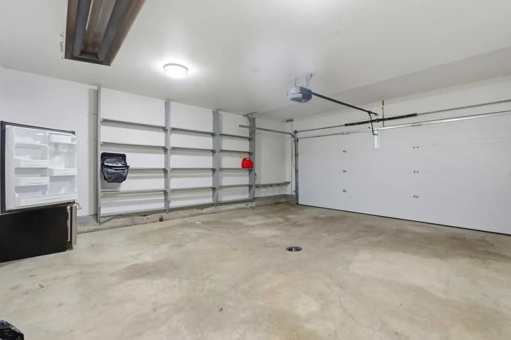 146 Springbluff Heights SW Calgary AB T3H 5B7