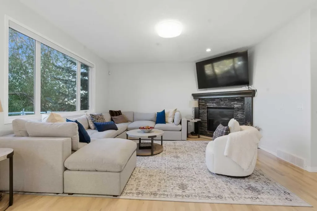 146 Springbluff Heights SW Calgary AB T3H 5B7