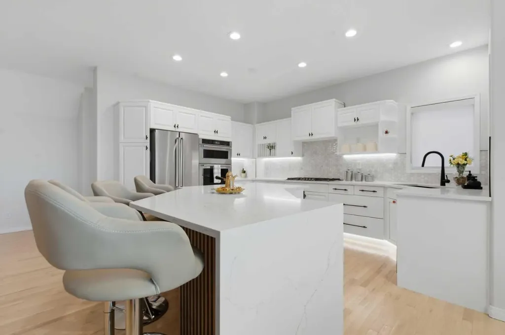 146 Springbluff Heights SW Calgary AB T3H 5B7