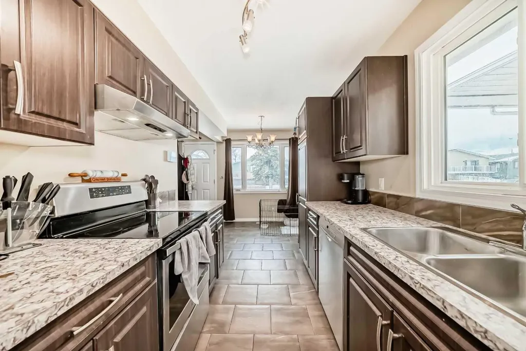118 Dovertree Place SE Calgary AB T2B2K3