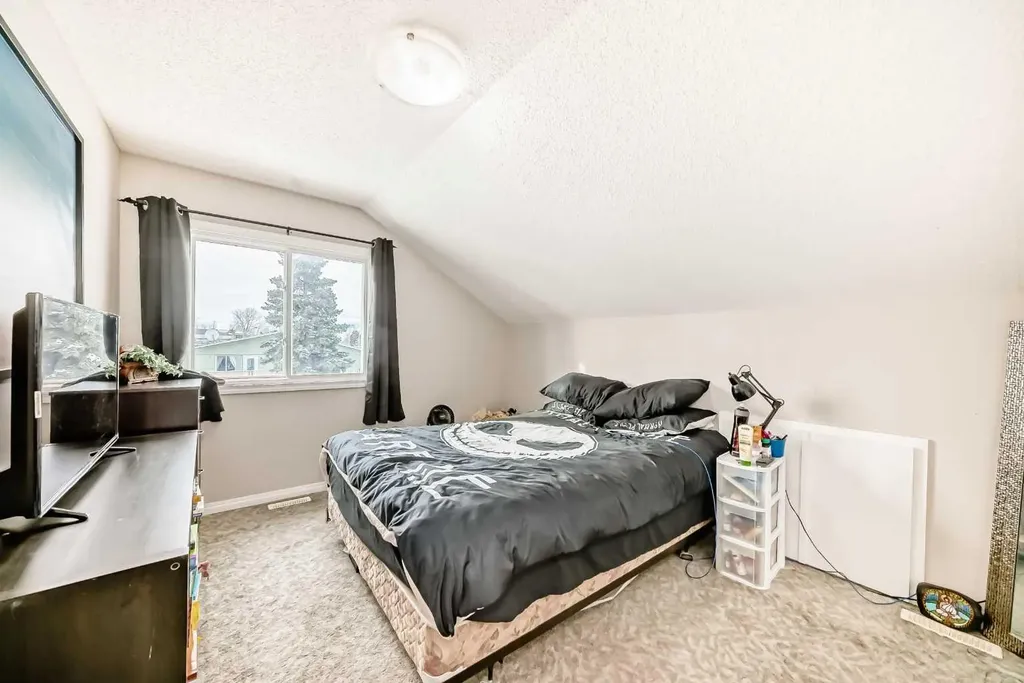 118 Dovertree Place SE Calgary AB T2B2K3