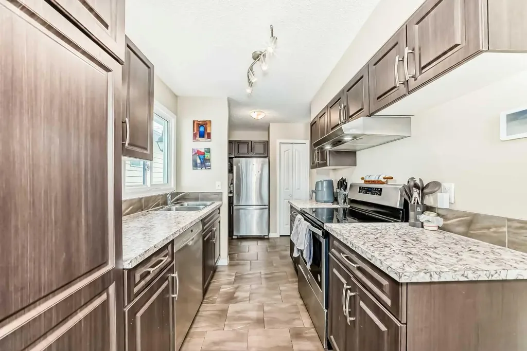 118 Dovertree Place SE Calgary AB T2B2K3