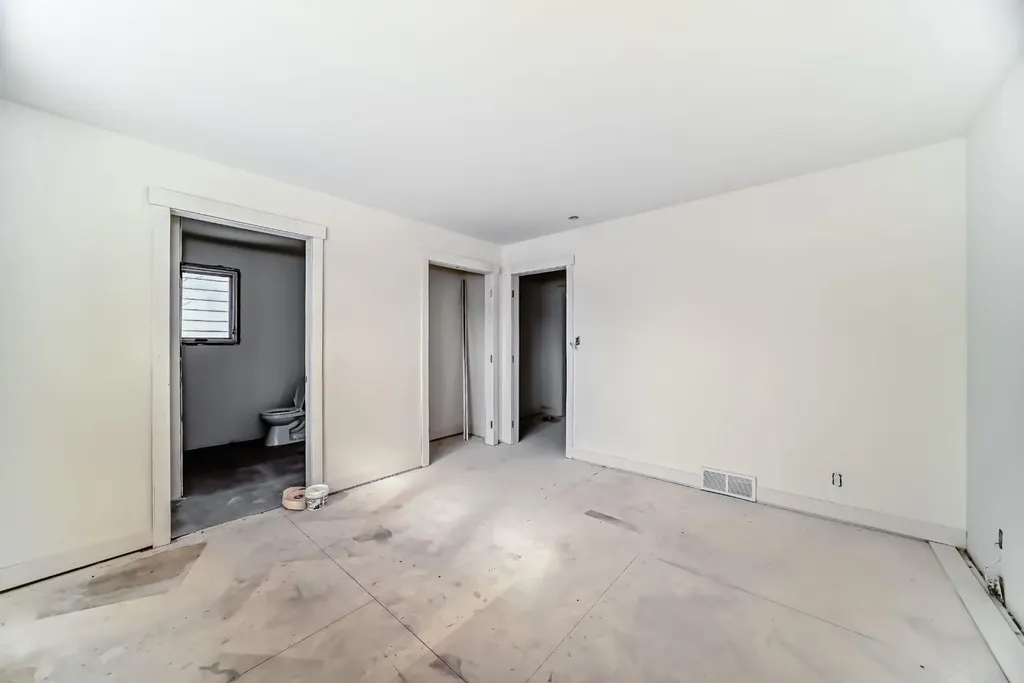 251 Cannell Place SW Calgary AB T2W 1T6
