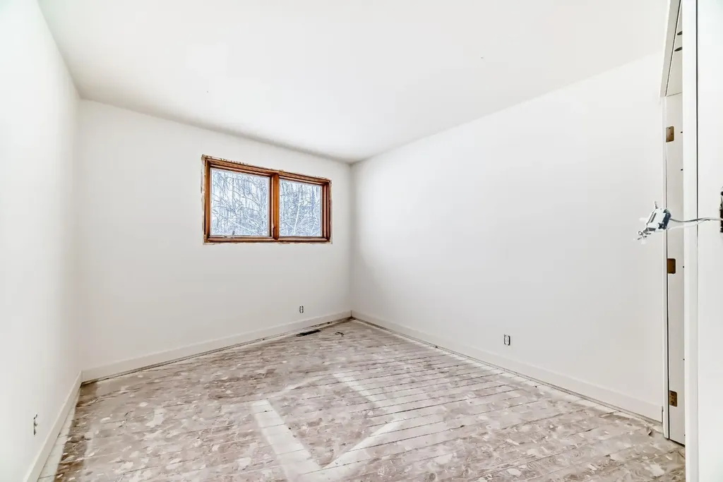 251 Cannell Place SW Calgary AB T2W 1T6