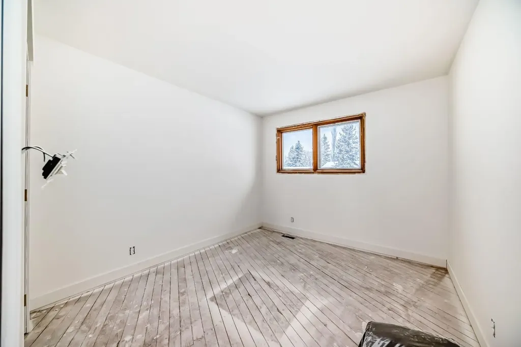 251 Cannell Place SW Calgary AB T2W 1T6