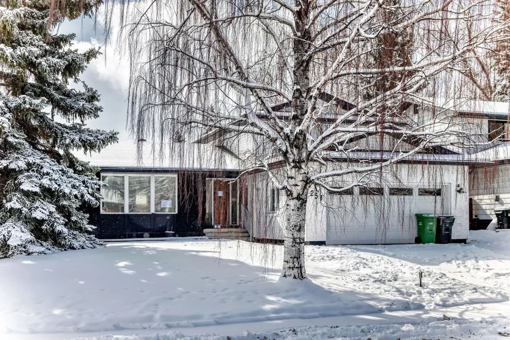 251 Cannell Place SW Calgary AB T2W 1T6