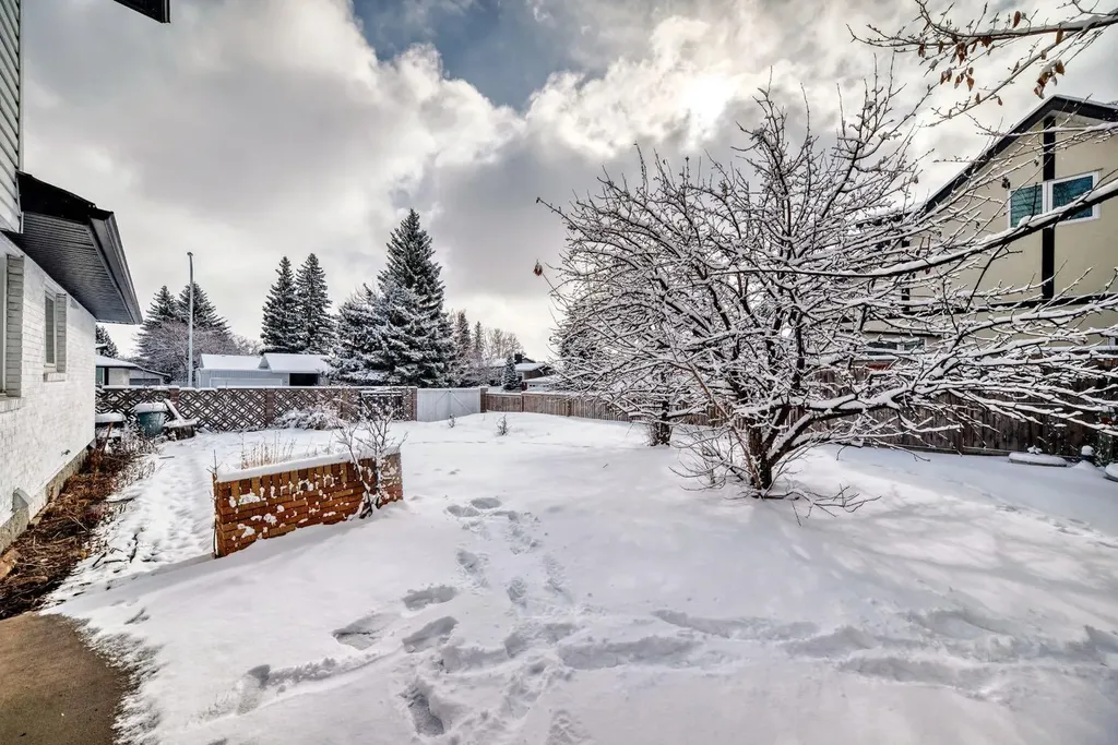 251 Cannell Place SW Calgary AB T2W 1T6
