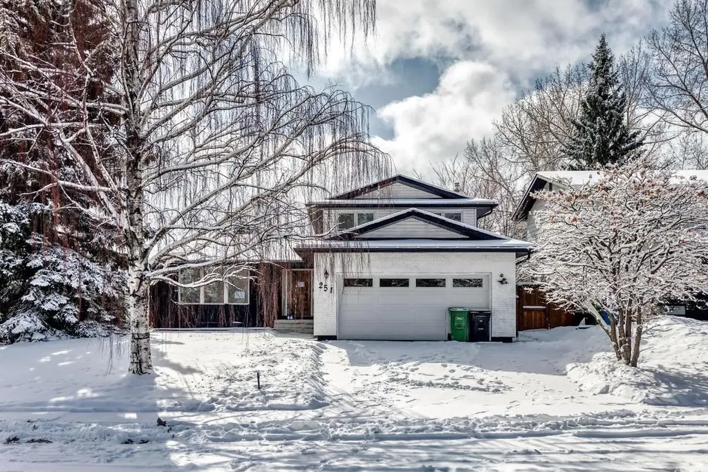 251 Cannell Place SW Calgary AB T2W 1T6