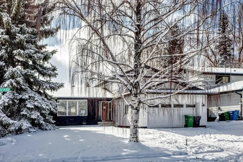 251 Cannell Place SW Calgary AB T2W 1T6