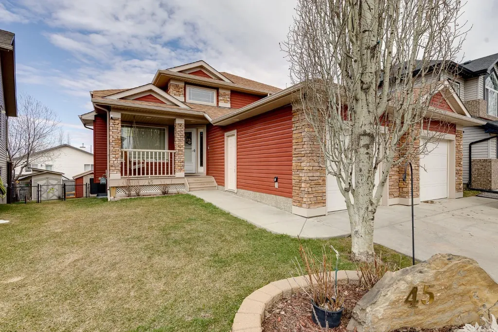 45 Thornfield Close SE Airdrie AB T4A 2K7