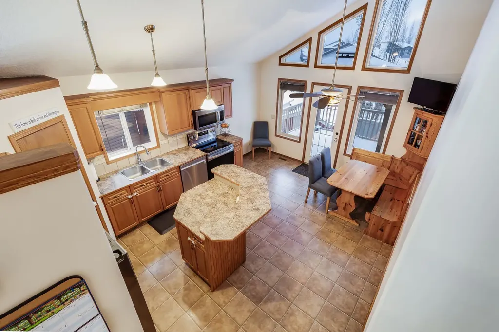 45 Thornfield Close SE Airdrie AB T4A 2K7