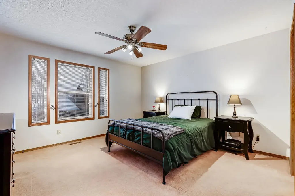 45 Thornfield Close SE Airdrie AB T4A 2K7