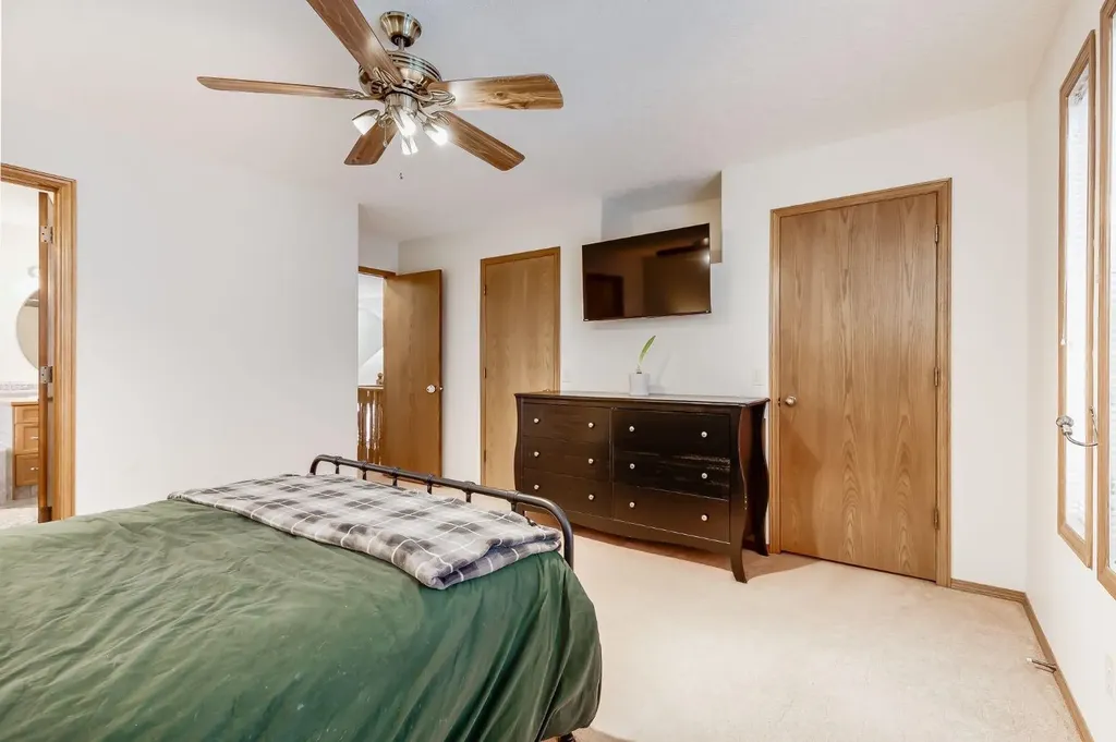 45 Thornfield Close SE Airdrie AB T4A 2K7