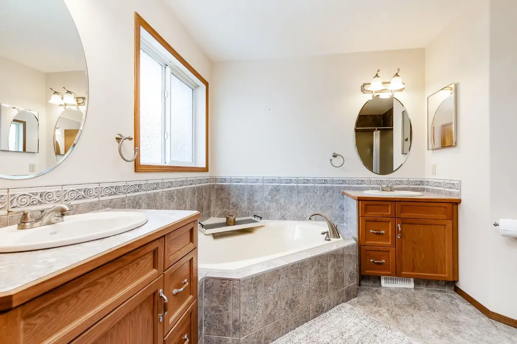 45 Thornfield Close SE Airdrie AB T4A 2K7