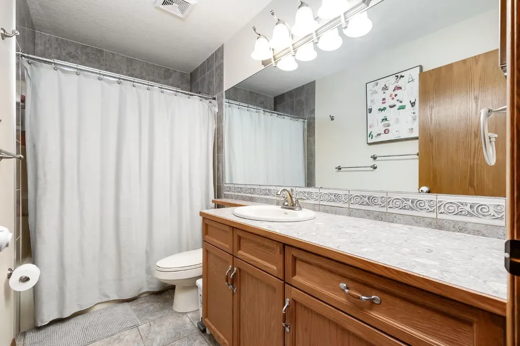 45 Thornfield Close SE Airdrie AB T4A 2K7