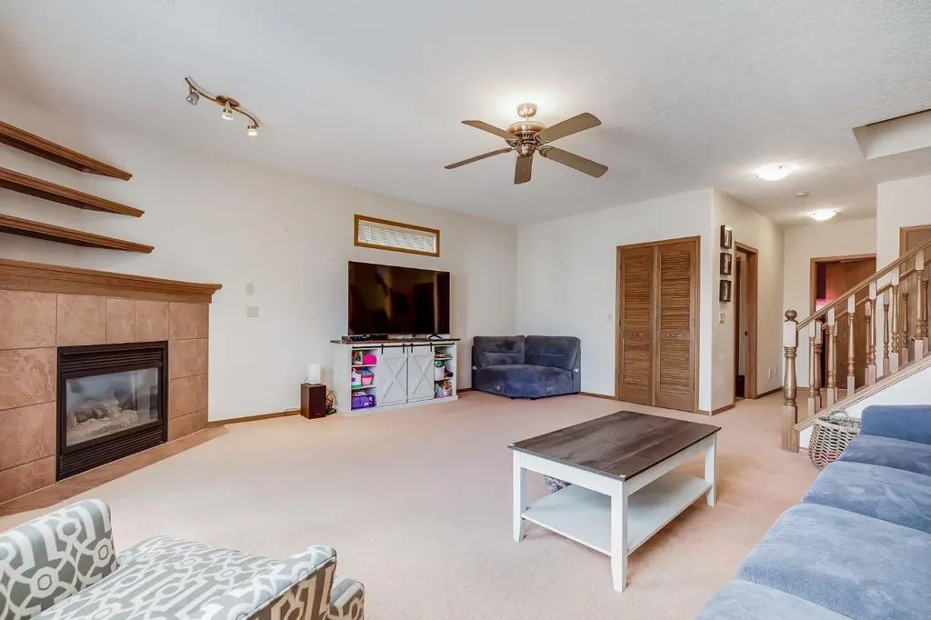 45 Thornfield Close SE Airdrie AB T4A 2K7
