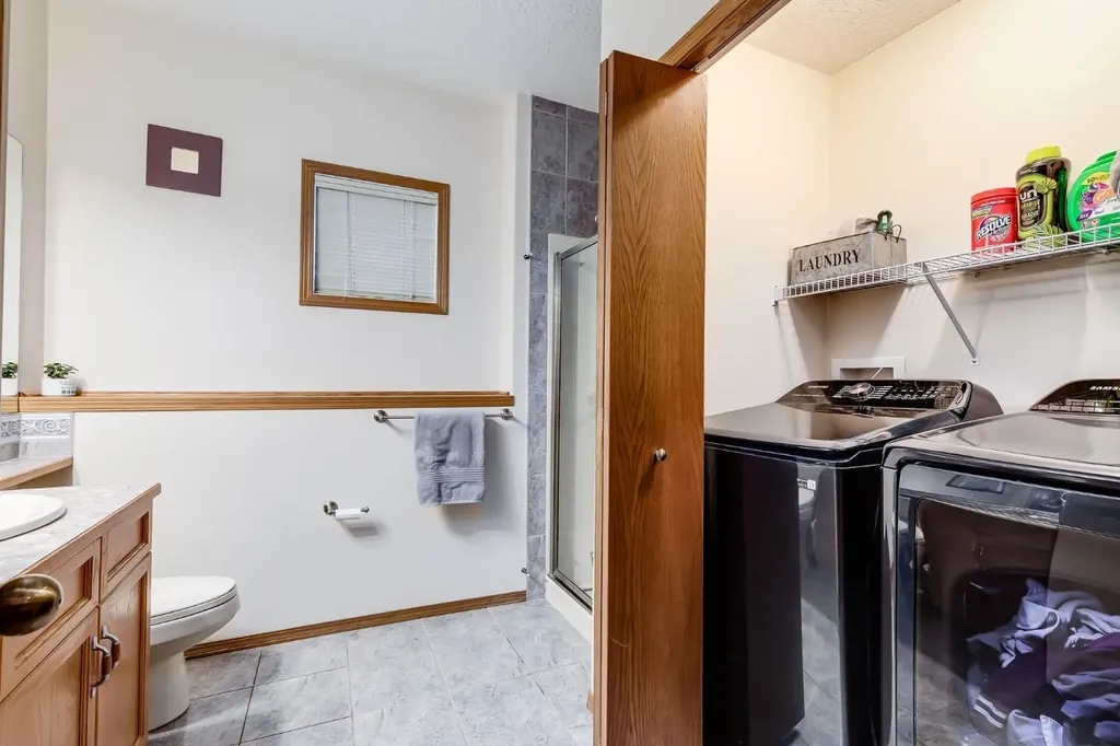 45 Thornfield Close SE Airdrie AB T4A 2K7