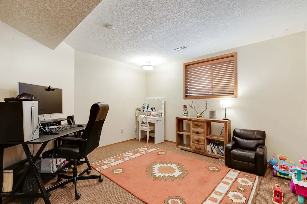 45 Thornfield Close SE Airdrie AB T4A 2K7