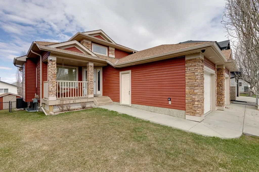 45 Thornfield Close SE Airdrie AB T4A 2K7