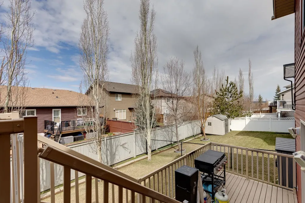 45 Thornfield Close SE Airdrie AB T4A 2K7