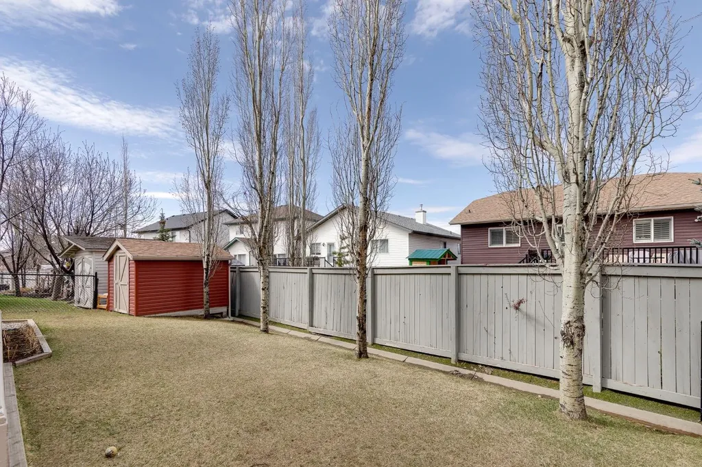 45 Thornfield Close SE Airdrie AB T4A 2K7