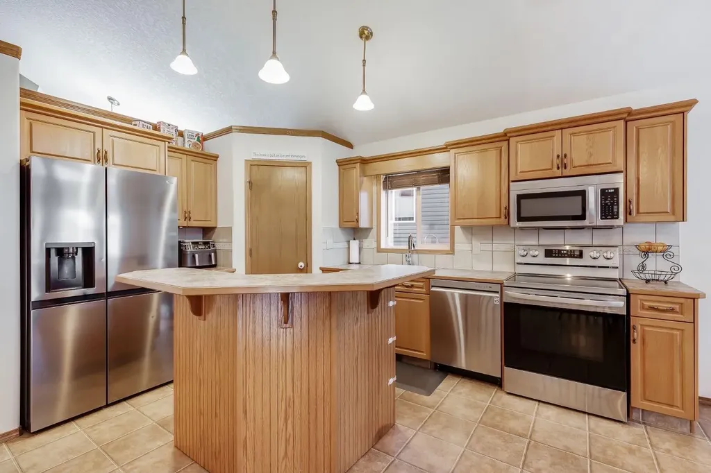 45 Thornfield Close SE Airdrie AB T4A 2K7