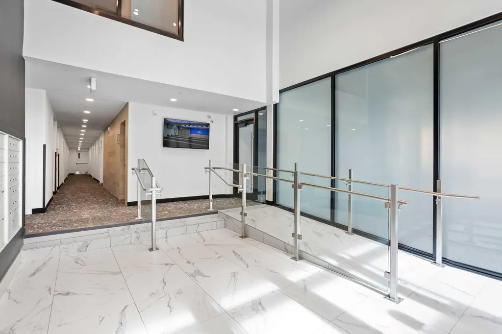 310 15 Avenue SW Calgary AB T2R 1S9