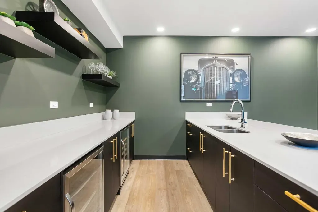 310 15 Avenue SW Calgary AB T2R 1S9