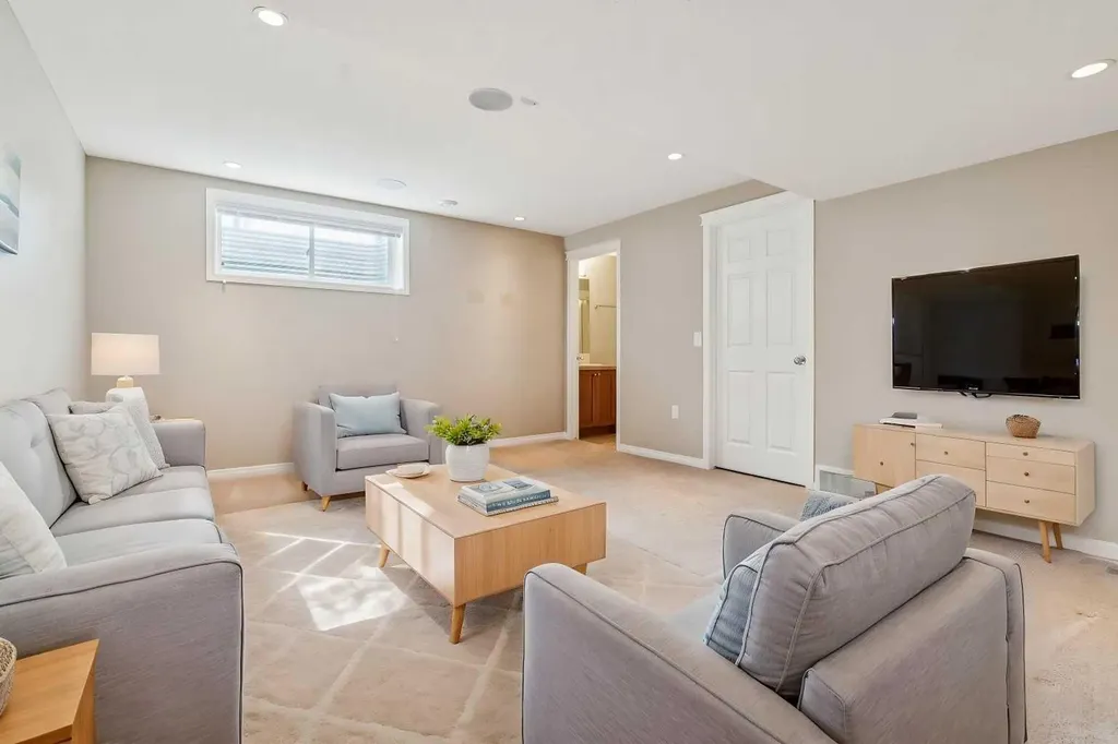 85 Silverado Range View SW Calgary AB T2X 0E1